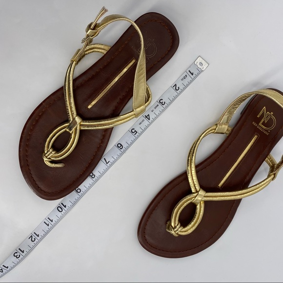 New Directions Waverly Gold Flat Thong Sandals - Picture 9 of 9